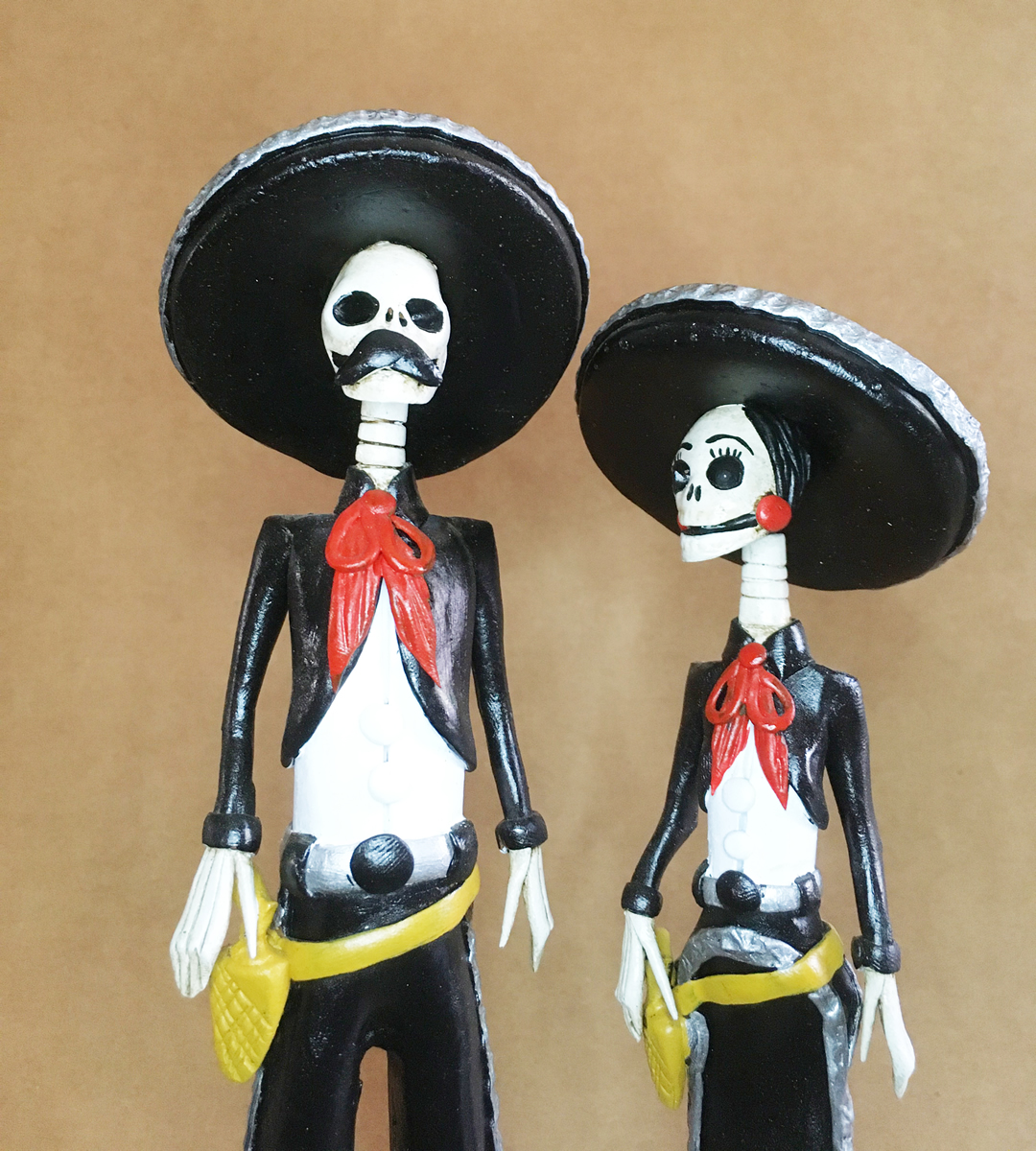 Pareja de Catrinas Charros Mexicanos – ???? Catrinas | Artesanía y Cultura Mexicana en Chile Pareja de Catrinas Charros Mexicanos – ???? Catrinas | Artesanía y Cultura Mexicana en Chile